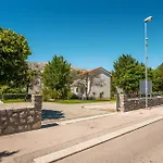 Apartment 1 Bedroom Front In *