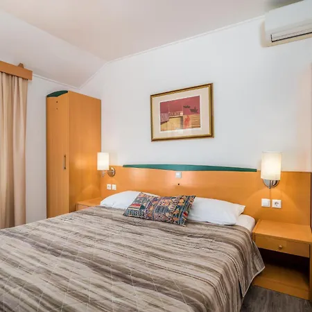 Apartment 1 Bedroom Front In *