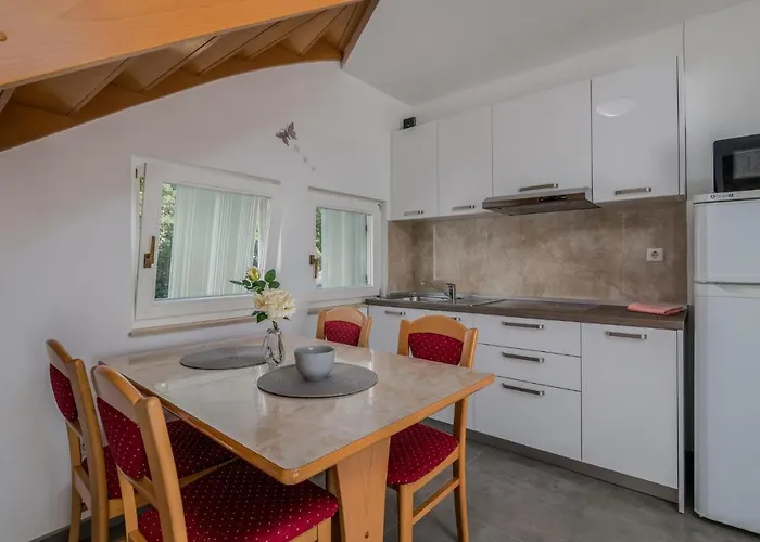 1 Bedroom Awesome In Lägenhet Baška