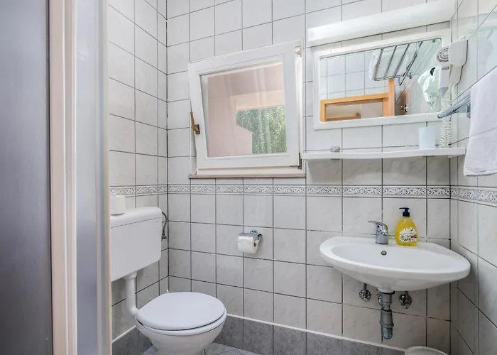 1 Bedroom Awesome In Lägenhet Baška