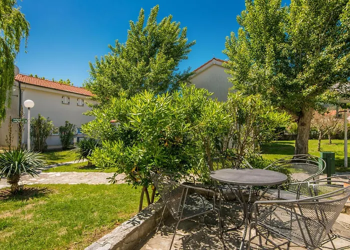 1 Bedroom Awesome In *