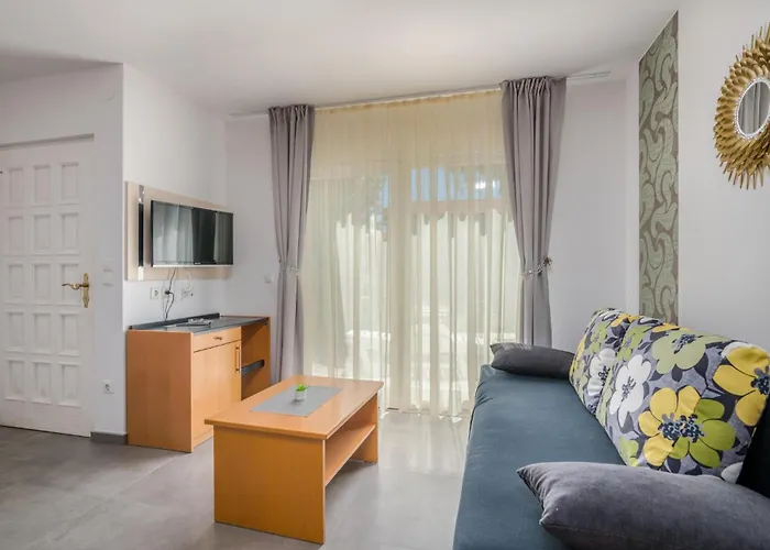 1 Bedroom Awesome In Lägenhet