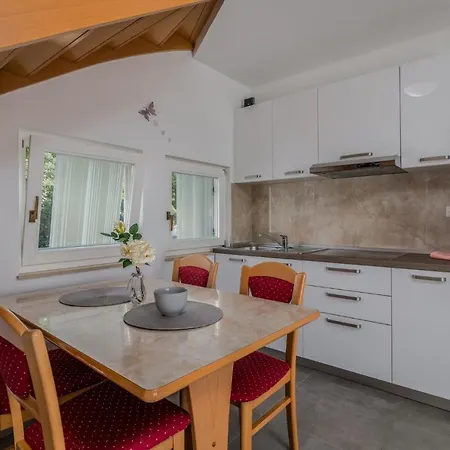 1 Bedroom Front In Appartement Baška