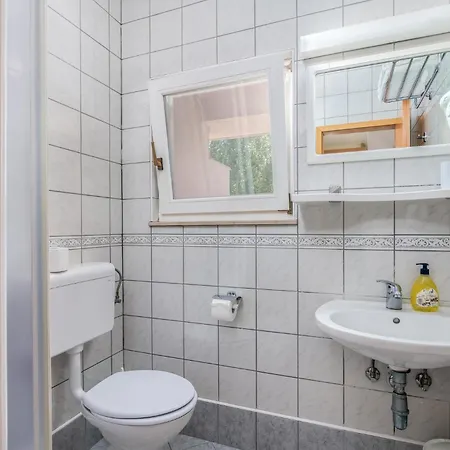1 Bedroom Front In Appartement Baška
