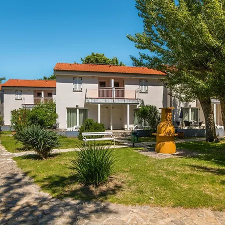 1 Bedroom Awesome In *