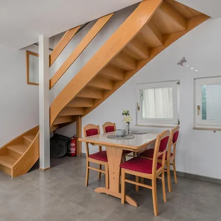 1 Bedroom Front In