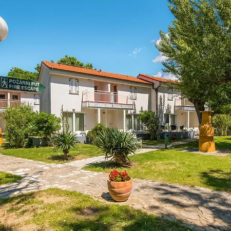 1 Bedroom Front In